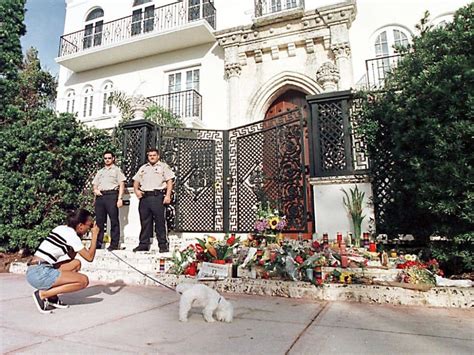 who murdered gianni versace|where did versace die.